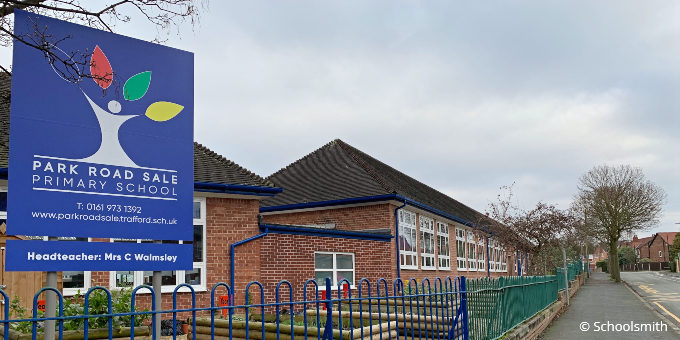 Park Road Sale Primary School, Sale M33