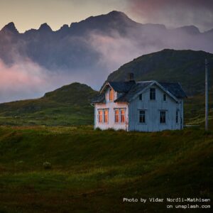 Image of a remote school house for Blended Learning article